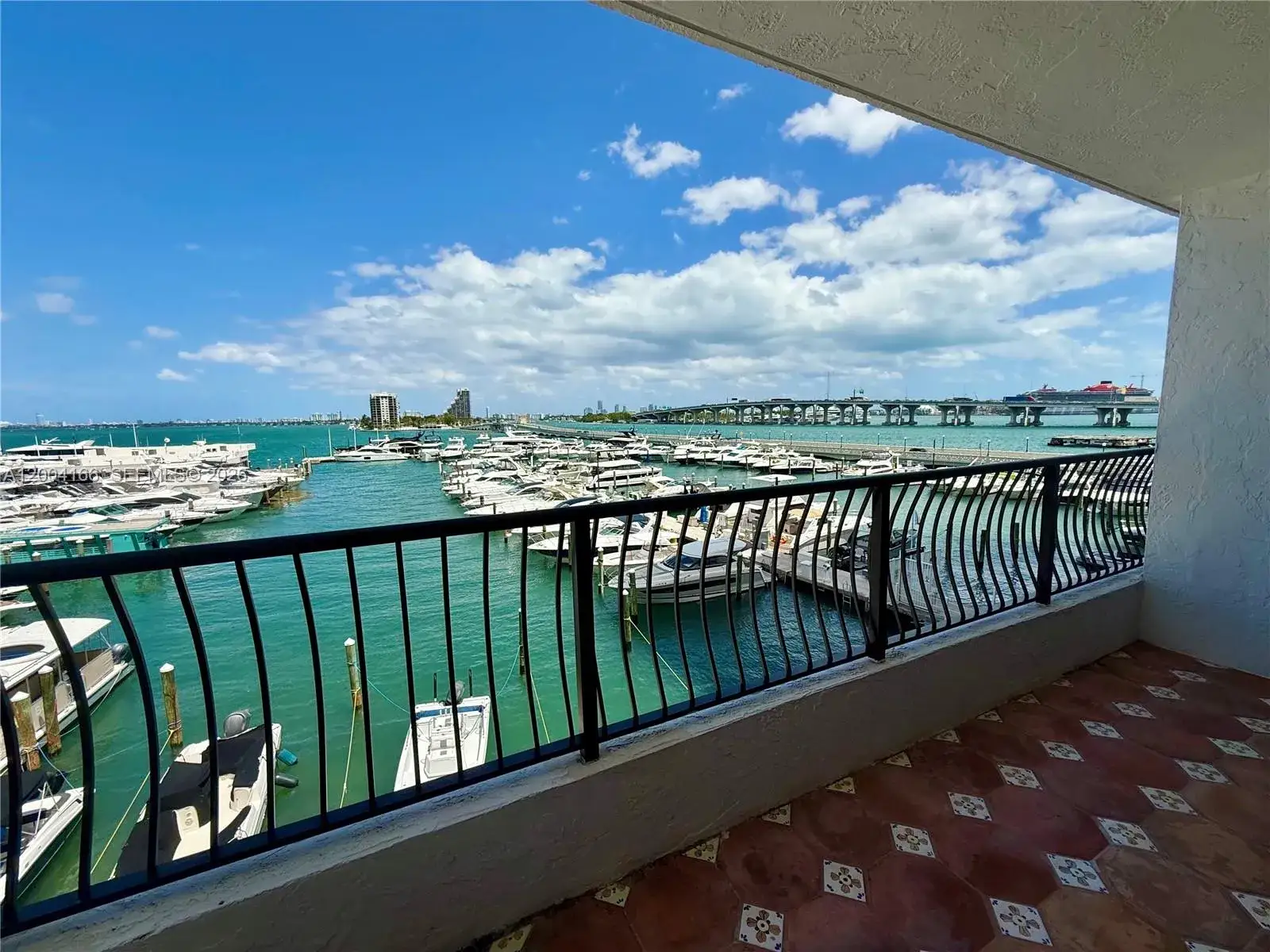 1 bath Residential Lease for rent at 555 NE 15th St # 420, Miami FL 33132
