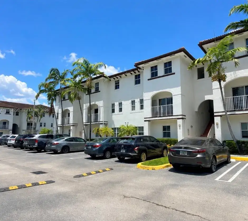 3 bedroom 2 bath Residential Lease for rent at 8900 NW 97th Ave # 104, Doral FL 33178