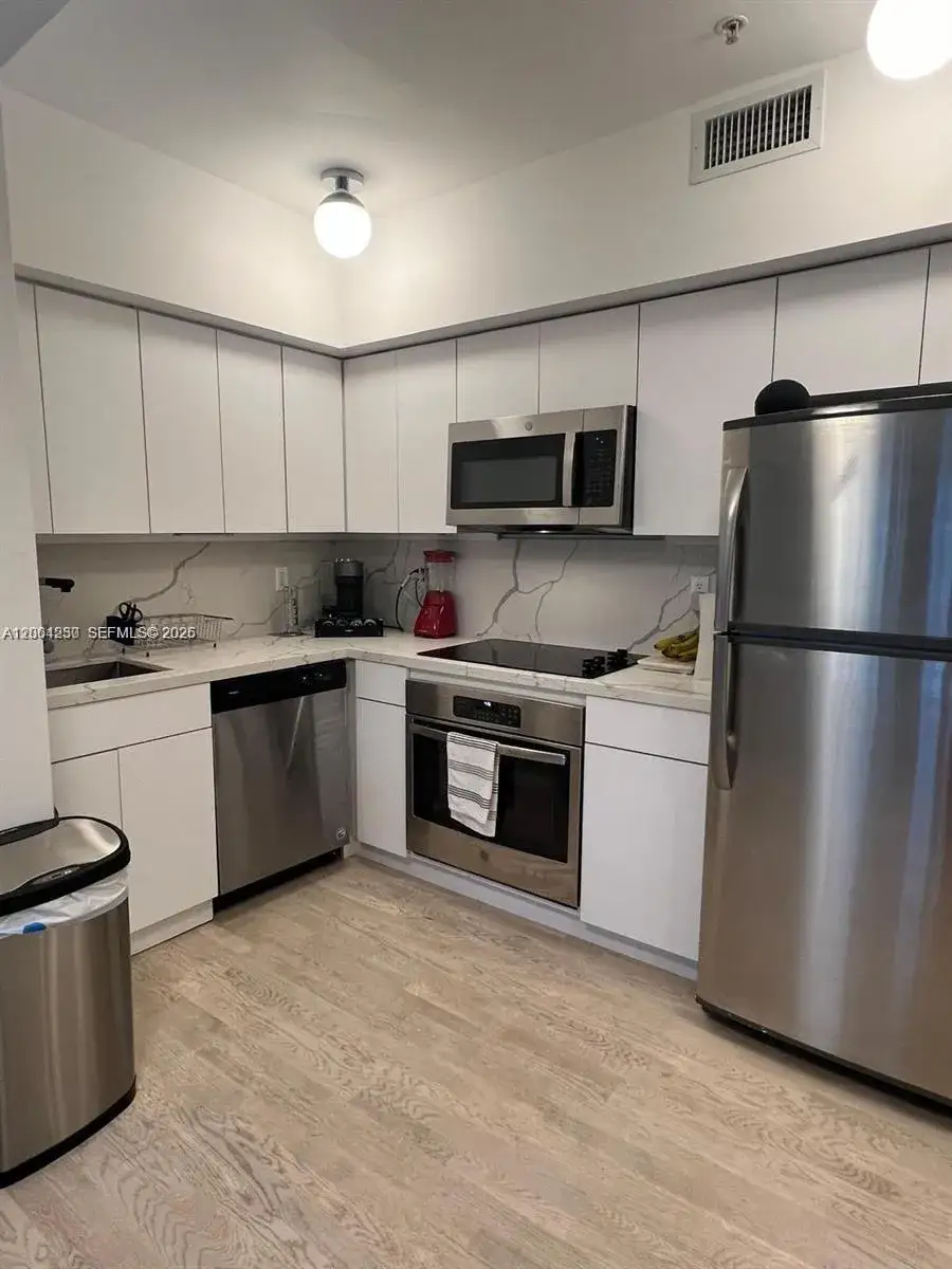 1 bedroom 1 bath Residential Lease for rent at 810 7th St # 103, Miami Beach FL 33139