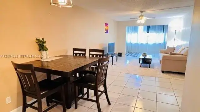 1 bedroom 1 bath Residential Lease for rent at 6500 Cypress Rd # 402, Plantation FL 33317