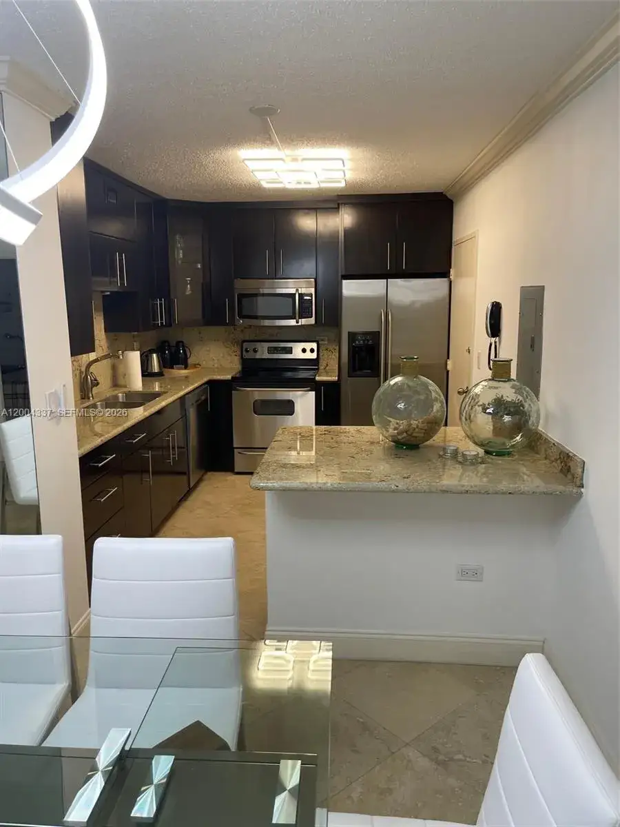 2 bedroom 2 bath Residential for sale at 5555 Collins Ave # 7Z, Miami Beach FL 33140