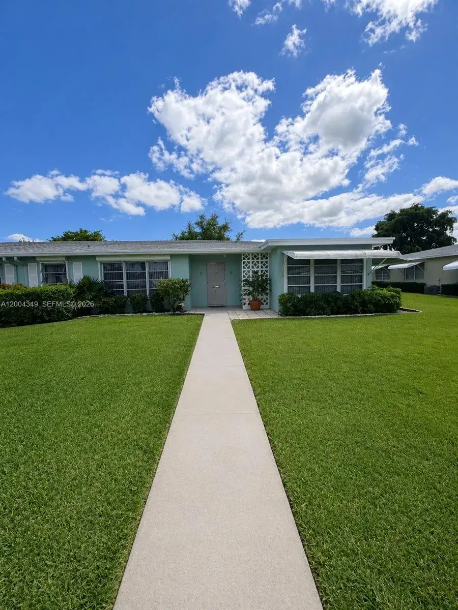 2 bedroom 2 bath Residential for sale at 200 High Point Ct E # D, Delray Beach FL 33445
