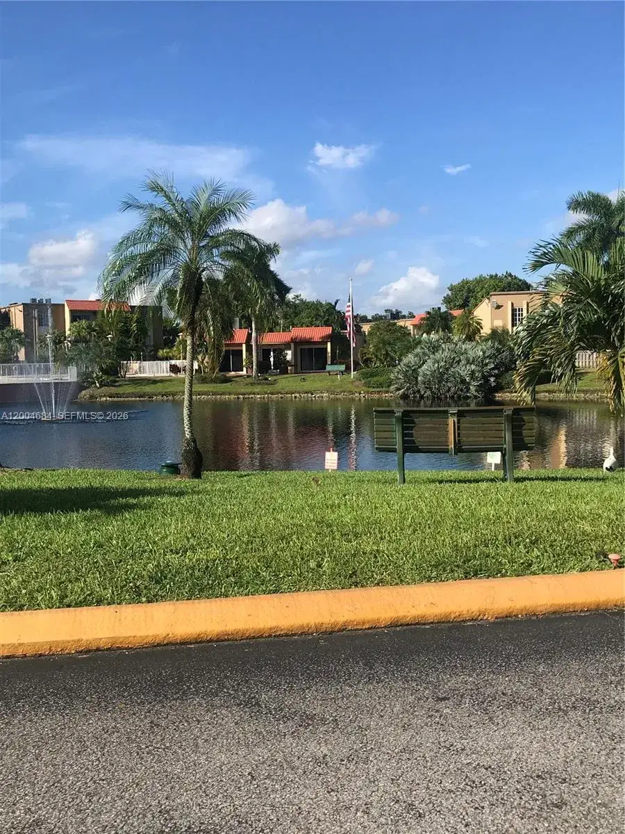1 bedroom 1 bath Residential for sale at 5112 NW 79 AV # 201, Doral FL 33166