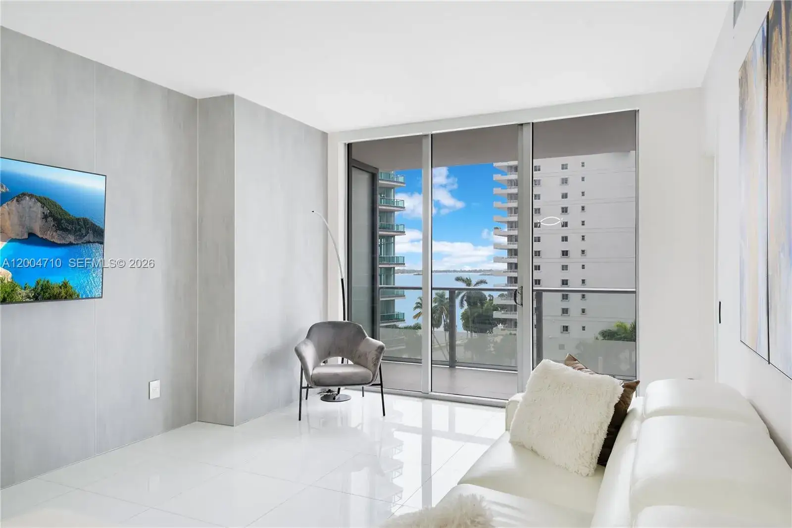 1 bedroom 1 bath Residential Lease for rent at 1300 Brickell Bay Dr # 706, Miami FL 33131