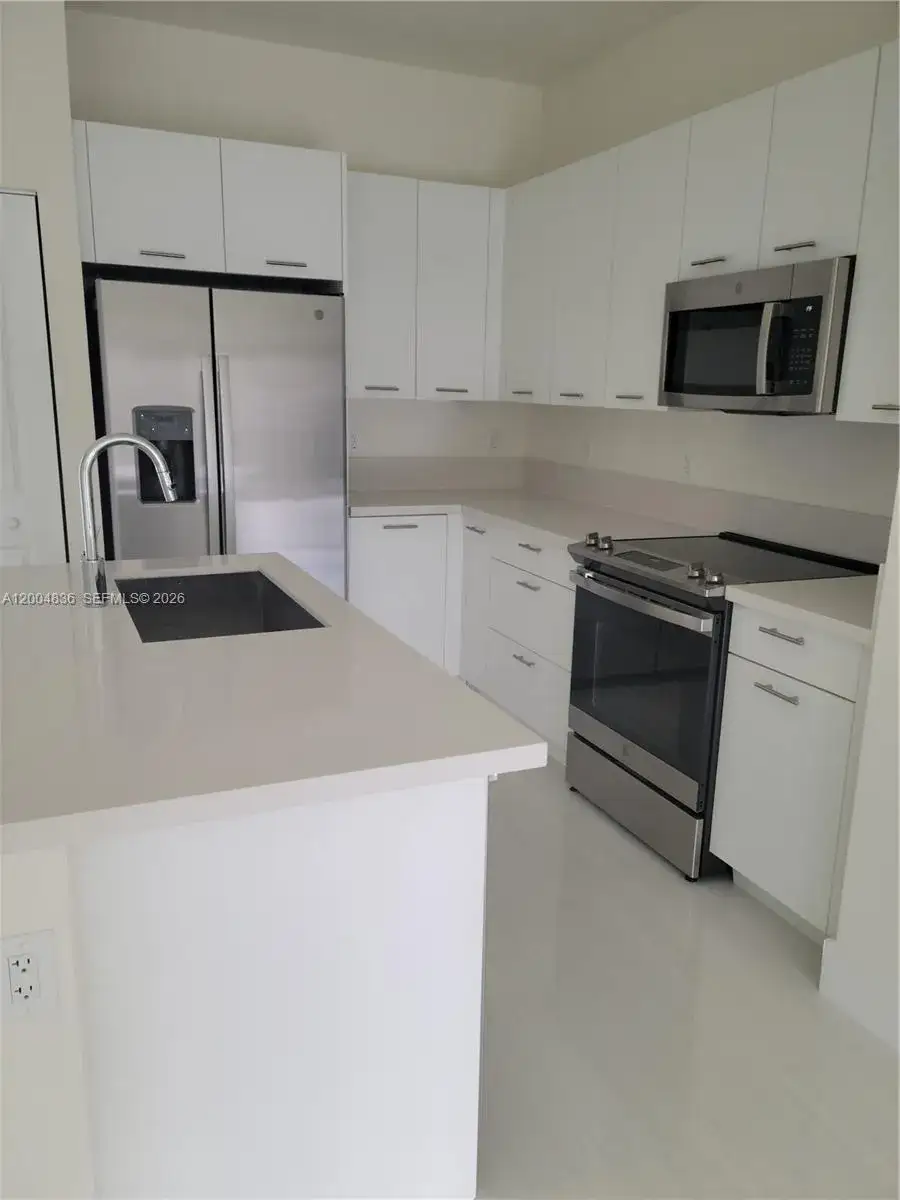 2 bedroom 2 bath Residential for sale at 8167 NW 41st St # 109, Doral FL 33166