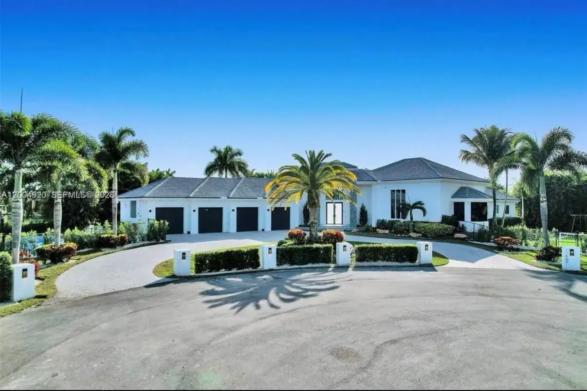 11400 NW 7th St, Plantation FL 33325