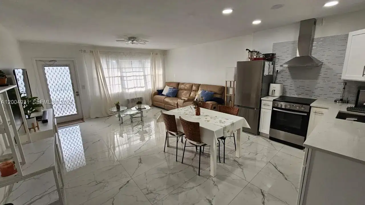 1 bedroom 1 bath Residential for sale at 340 S Oakridge  S # 340, Deerfield Beach FL 33442