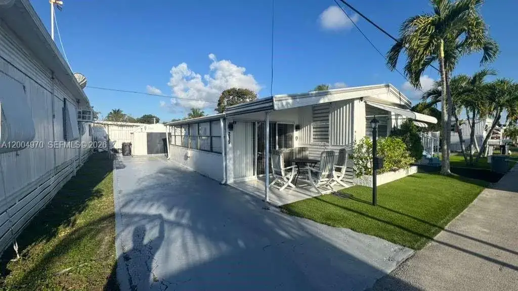 2 bedroom 1 bath Residential Lease for rent at 219 W Lake Dr # 219, Pembroke Park FL 33009