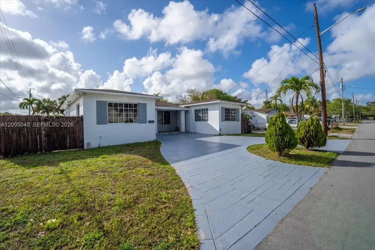3 bedroom 3 bath Residential for sale at 740 SW 7th Ave, Hallandale Beach FL 33009