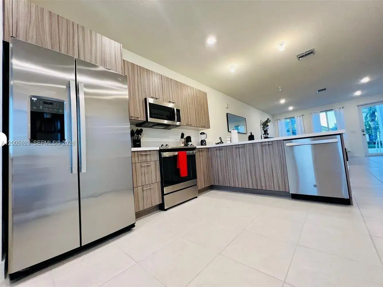3 bedroom 2 bath Residential for sale at 10300 NW 66TH AV # 101, Doral FL 33178