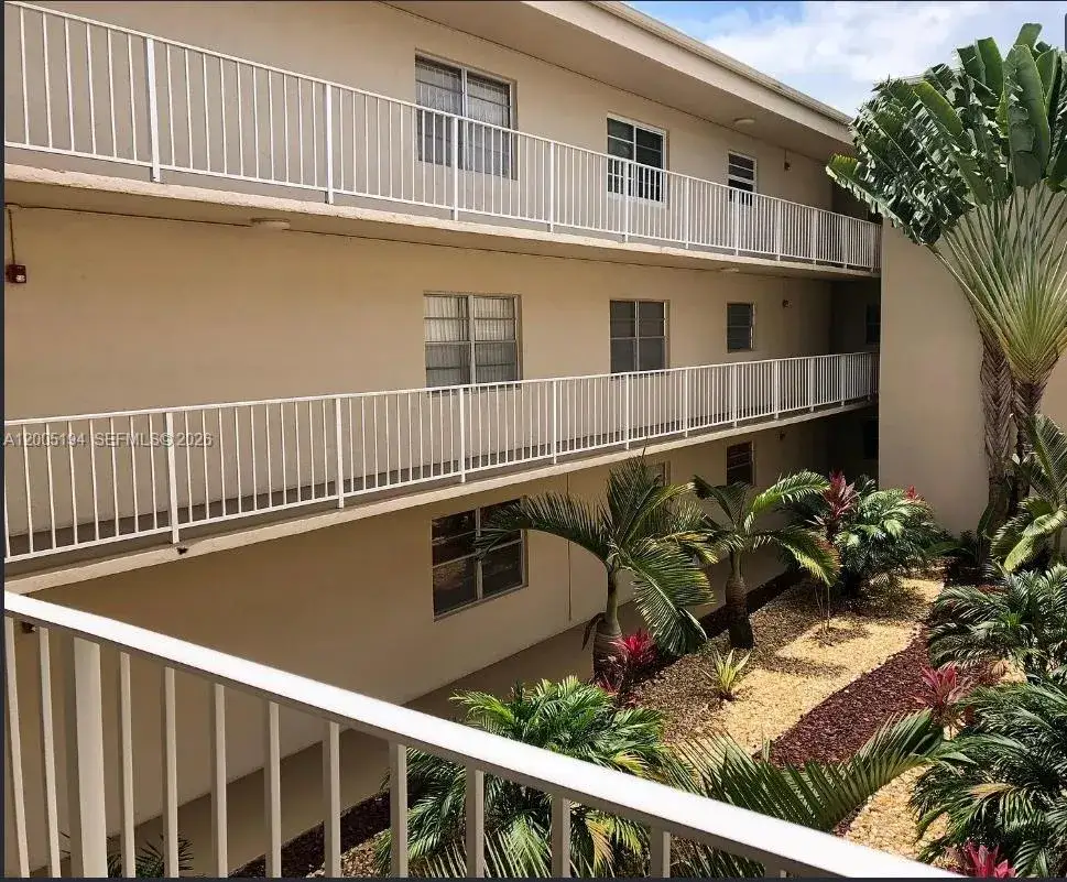 2 bedroom 2 bath Residential for sale at 7705 SW 86th St # 211, Miami FL 33143