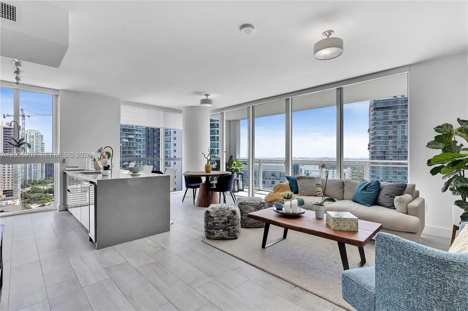 2 bedroom 2 bath Residential Lease for rent at 1080 Brickell Ave # 2601, Miami FL 33131
