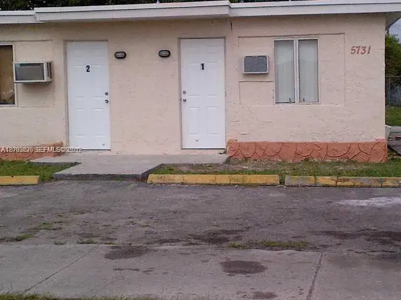 1 bedroom 1 bath Residential Lease for rent at 5731 Flagler St # 1, Hollywood FL 33023