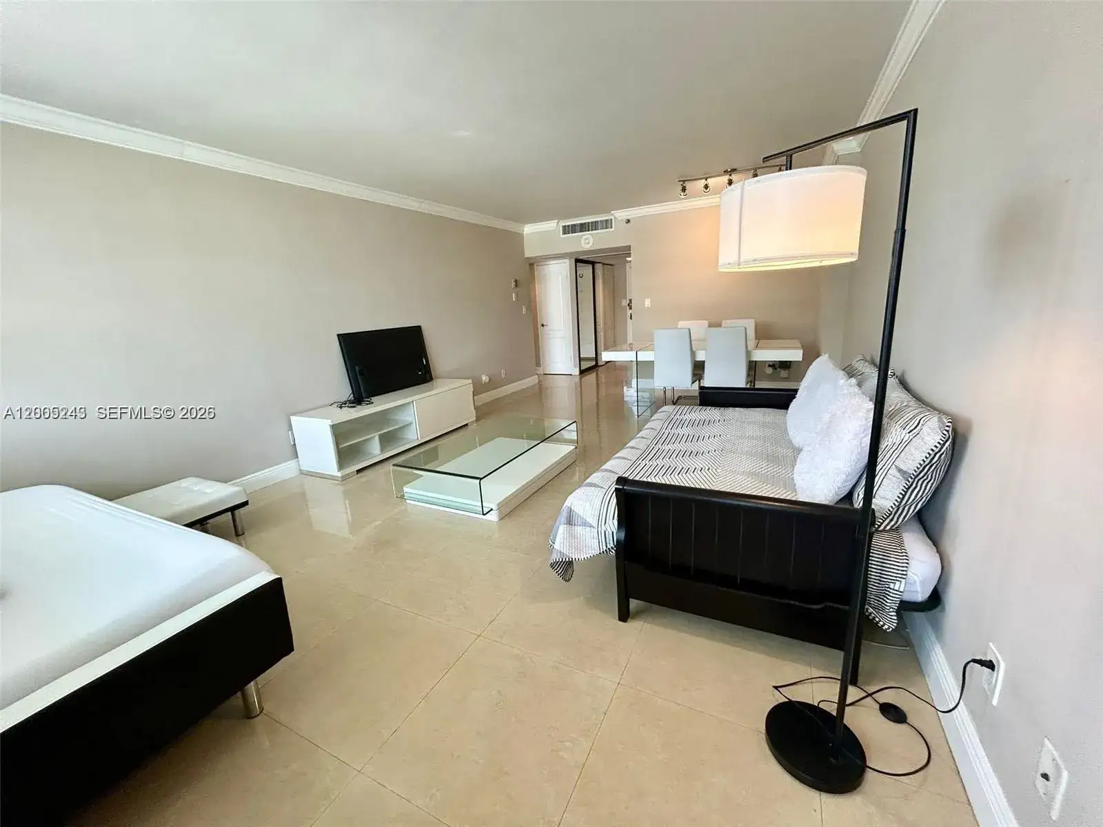 1 bedroom 1 bath Residential Lease for rent at 100 Lincoln Rd # 1010, Miami Beach FL 33139