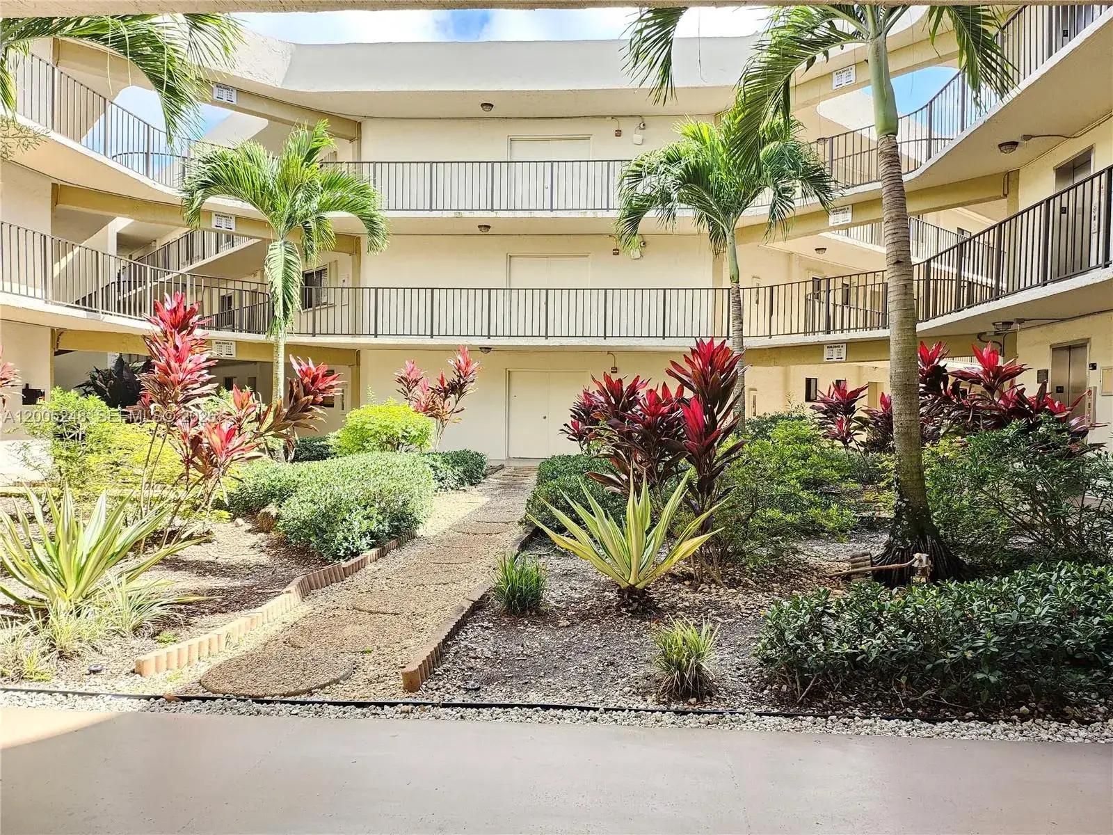 2 bedroom 2 bath Residential for sale at 8005 SW 107th Ave # 305, Miami FL 33173