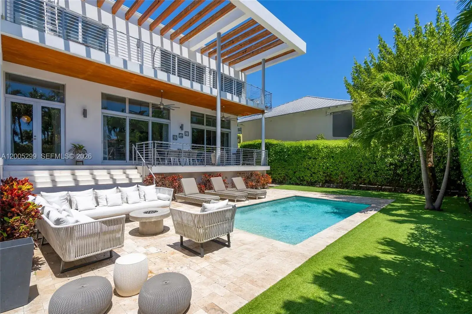 6 bedroom 5 bath Residential for sale at 230 W Mcintyre St, Key Biscayne FL 33149