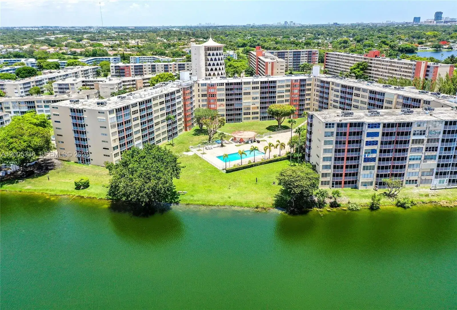2 bedroom 2 bath Residential for sale at 1750 NE 191st St # 1, Miami FL 33179