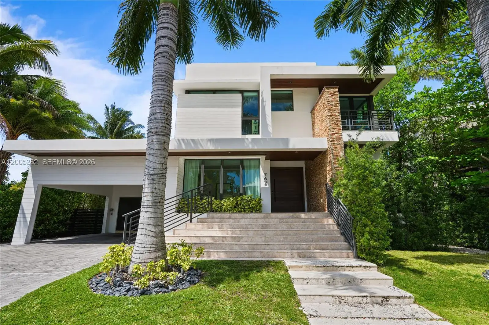 6 bedroom 5 bath Residential for sale at 762 Fernwood Rd, Key Biscayne FL 33149