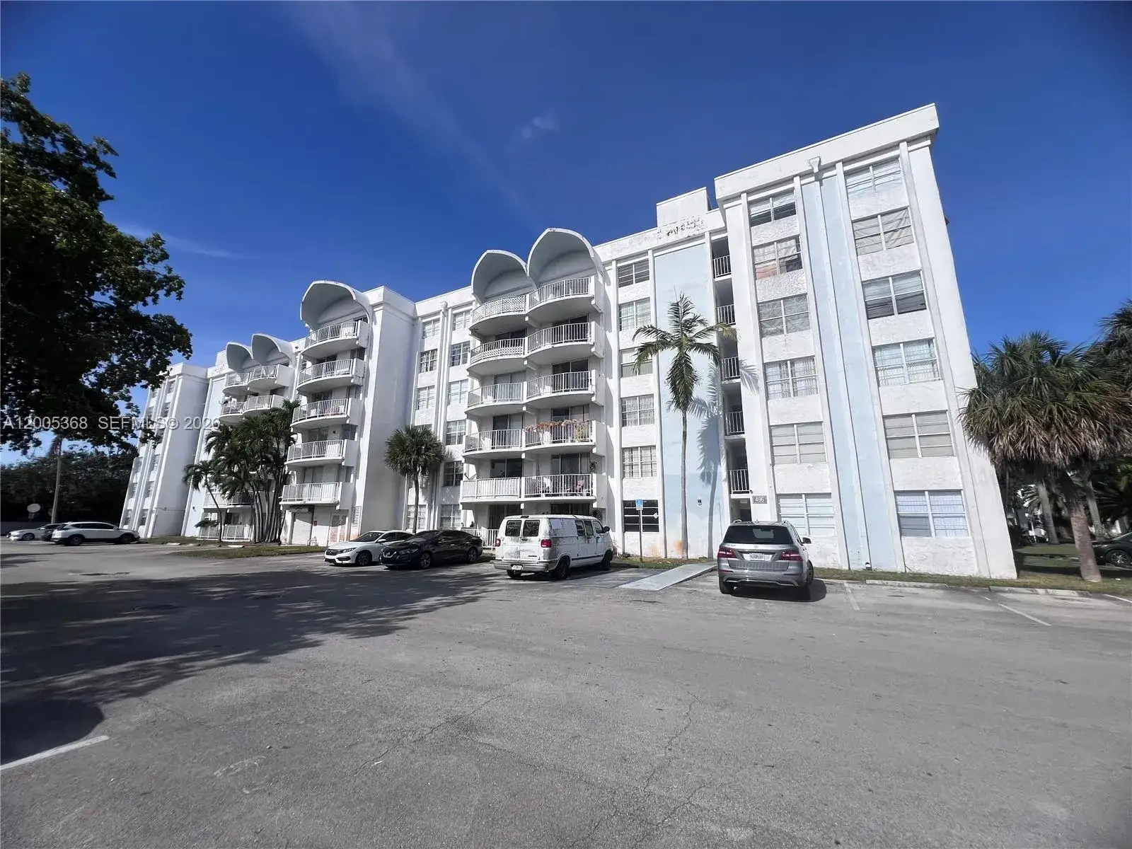 1 bedroom 1 bath Residential Lease for rent at 496 NW 165th St Rd # 414, Miami FL 33169
