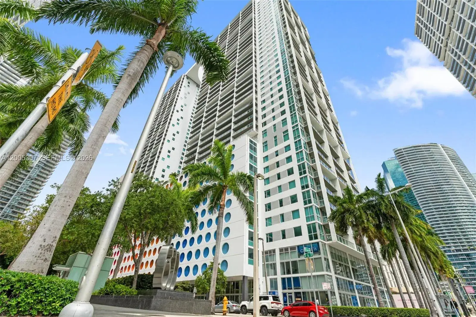 2 bedroom 2 bath Residential for sale at 500 Brickell Ave # 1405, Miami FL 33131