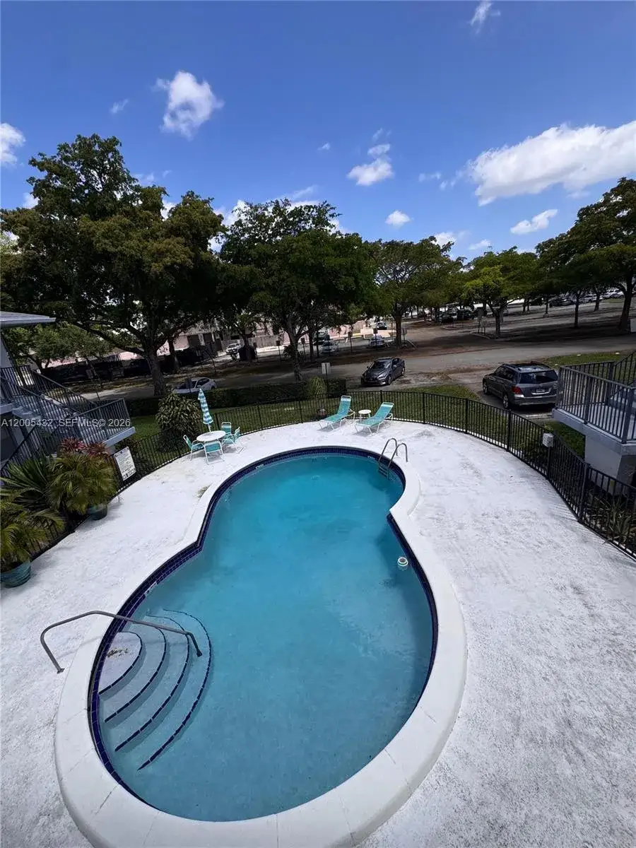 1 bedroom 1 bath Residential for sale at 3510 Harrison St # 12, Hollywood FL 33021