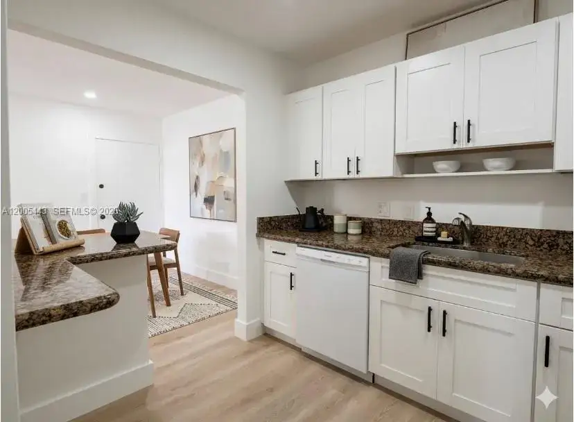 3 bedroom 2 bath Residential Lease for rent at 9006 SW 137th St # 18, Miami FL 33176