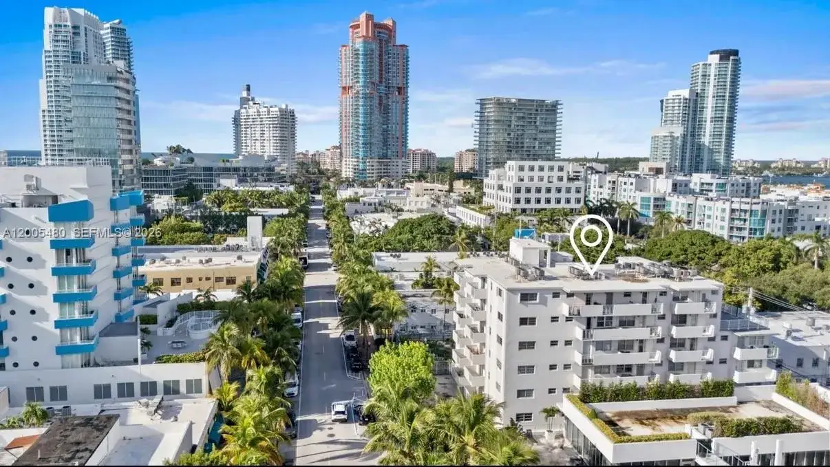 1 bedroom 1 bath Residential Lease for rent at 240 Collins Ave # 4G, Miami Beach FL 33139