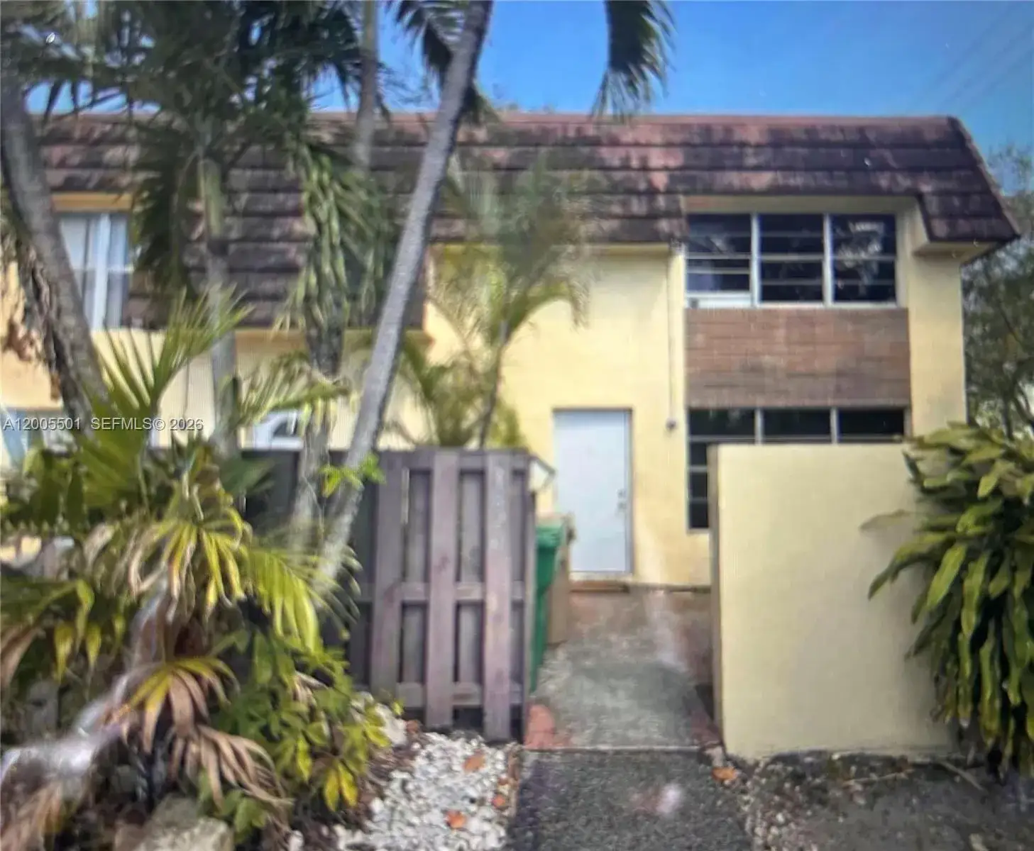 3 bedroom 2 bath Residential for sale at 3820 SW 60th Ter # 1, Davie FL 33314
