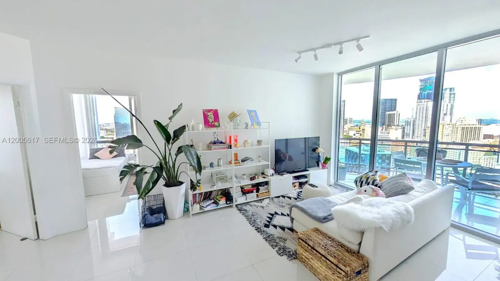 2 bedroom 2 bath Residential Lease for rent at 350 S Miami Ave # 2813, Miami FL 33130