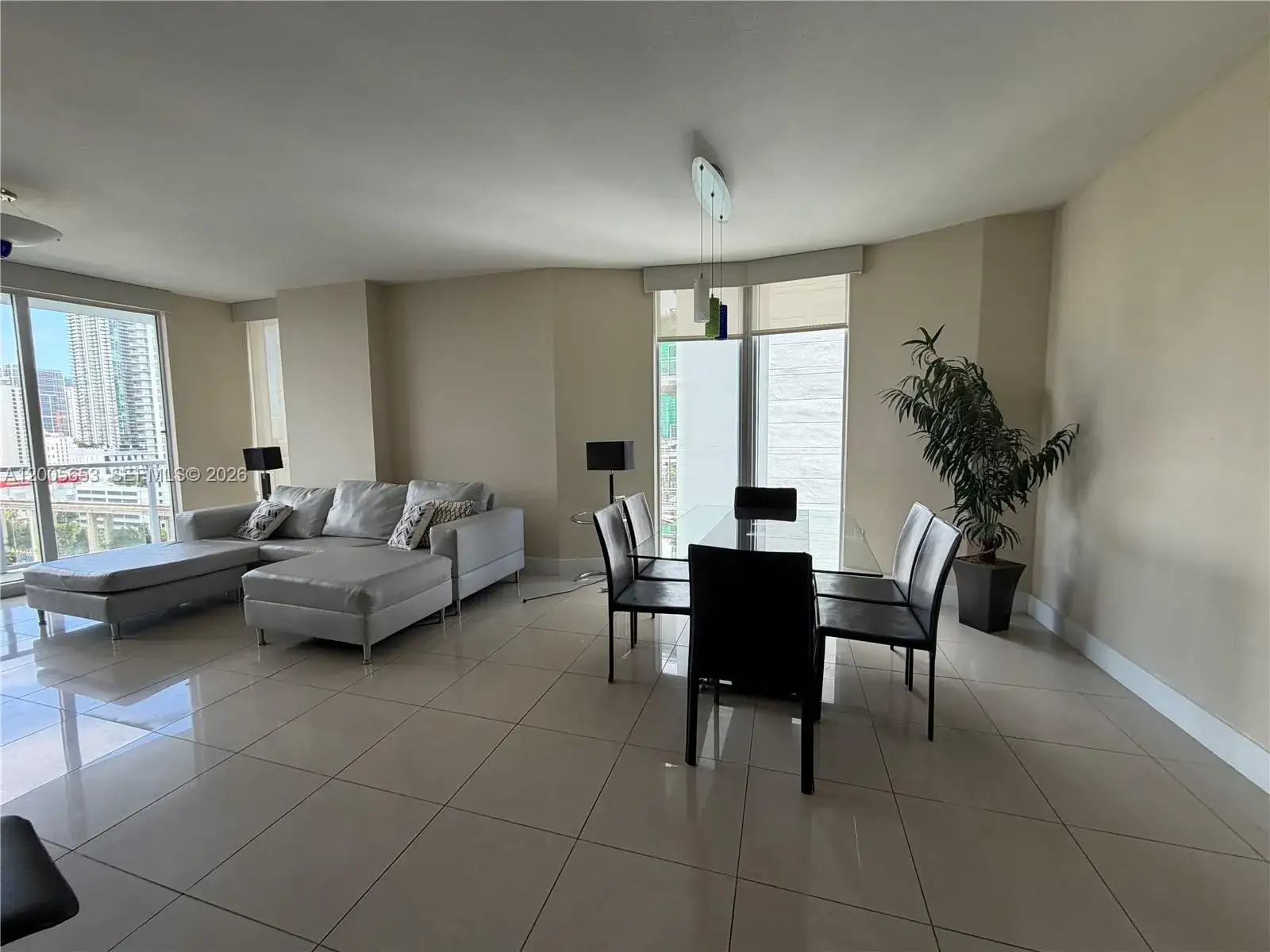 3 bedroom 3 bath Residential Lease for rent at 185 SW 7th St # 1511, Miami FL 33130