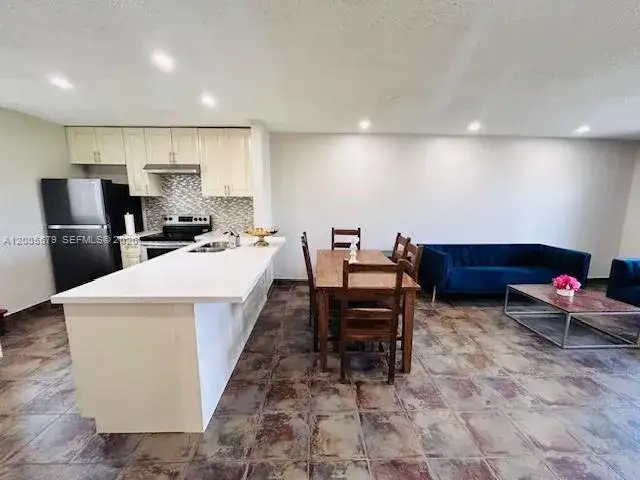 2 bedroom 1 bath Residential Lease for rent at 7740 Camino Real # G404, Miami FL 33143