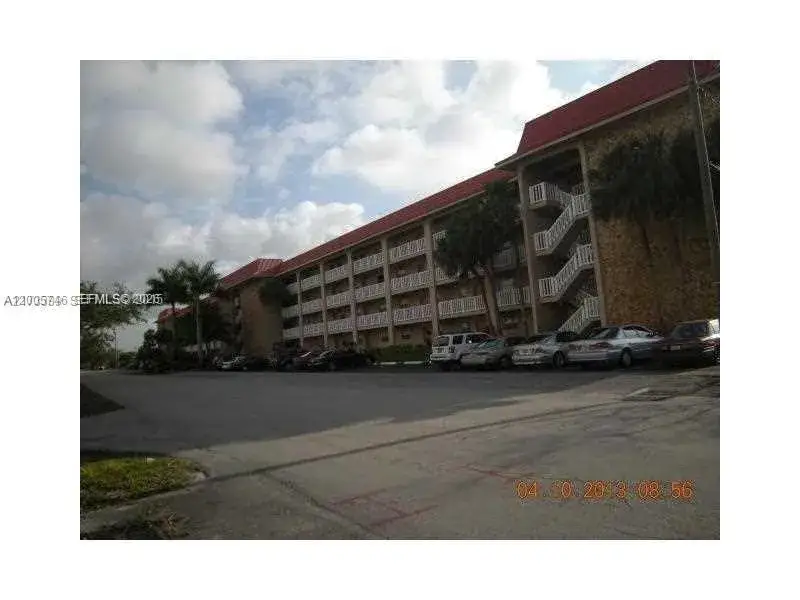 2 bedroom 2 bath Residential Lease for rent at 1700 NW 58th Ter # 3M, Sunrise FL 33313
