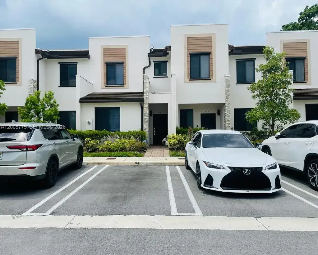 3 bedroom 3 bath Residential for sale at 784 NE 206th Ter, Miami FL 33179
