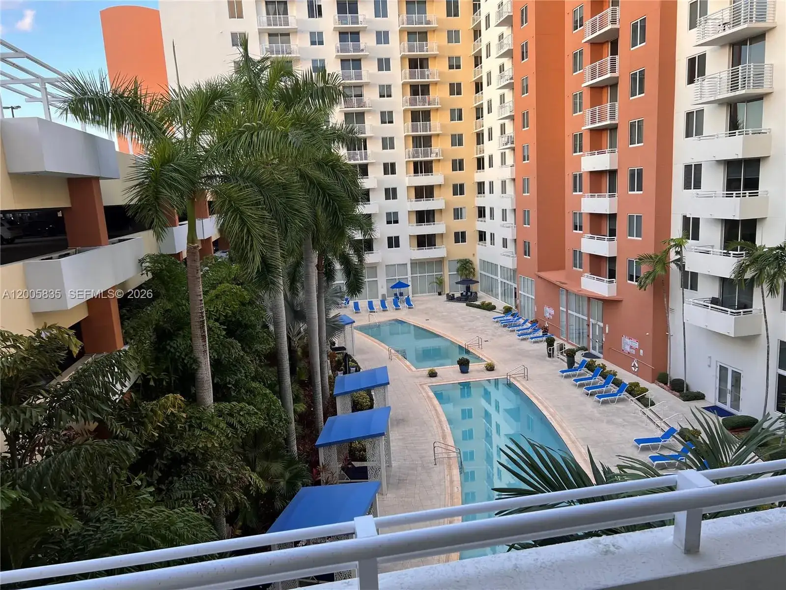 1 bedroom 1 bath Residential for sale at 18800 NE 29th Ave # 419, Aventura FL 33180
