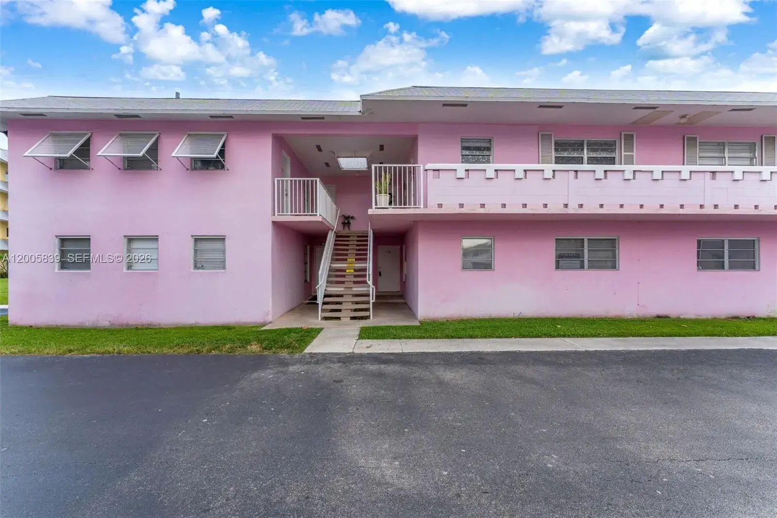 2 bedroom 2 bath Residential Lease for rent at 7560 SW 82nd St # G112, Miami FL 33143