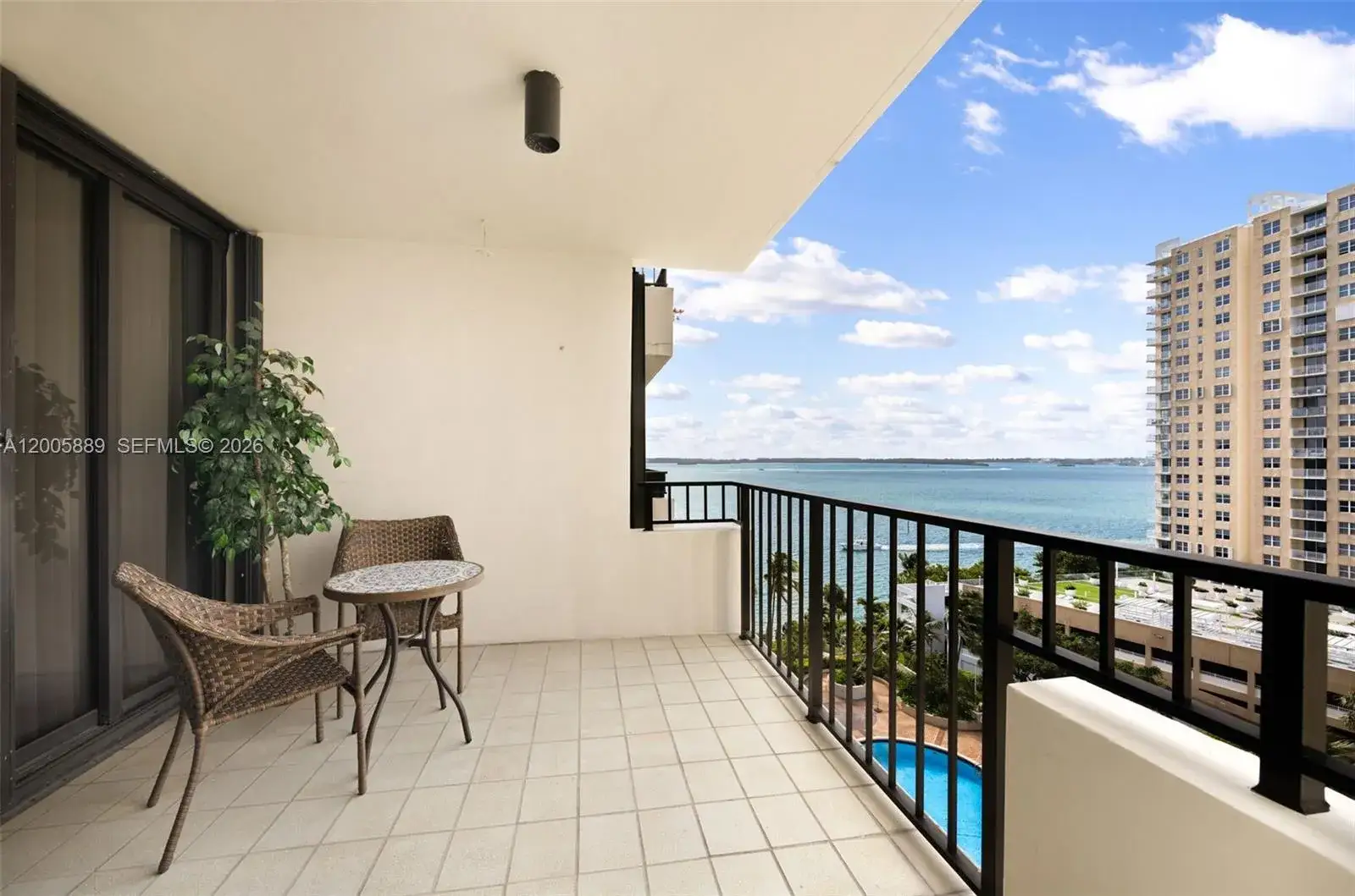 1 bedroom 1 bath Residential for sale at 520 Brickell Key Dr # A1001, Miami FL 33131