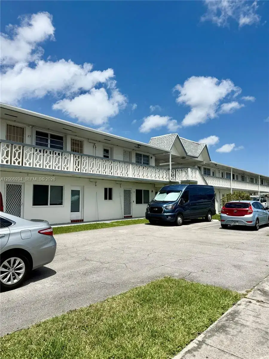 1 bedroom 1 bath Residential for sale at 11 NE 204th St # 23, Miami Gardens FL 33179