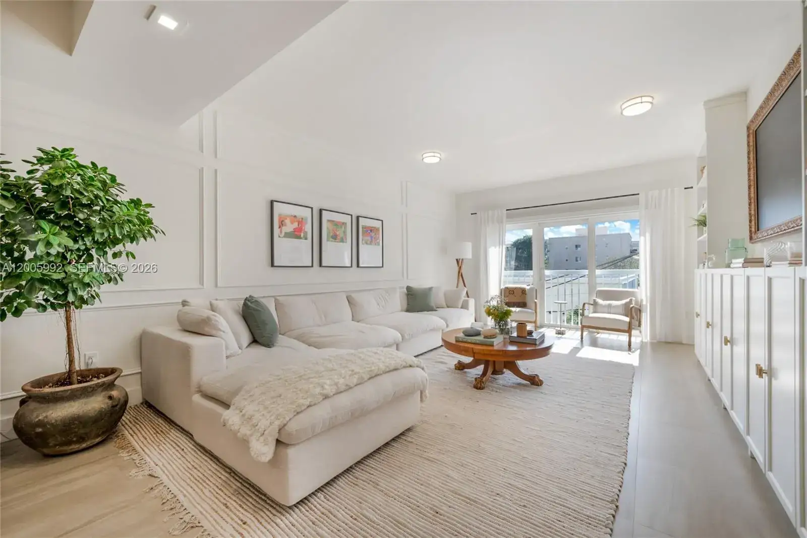 2 bedroom 2 bath Residential for sale at 120 Salamanca Ave # 3B, Coral Gables FL 33134