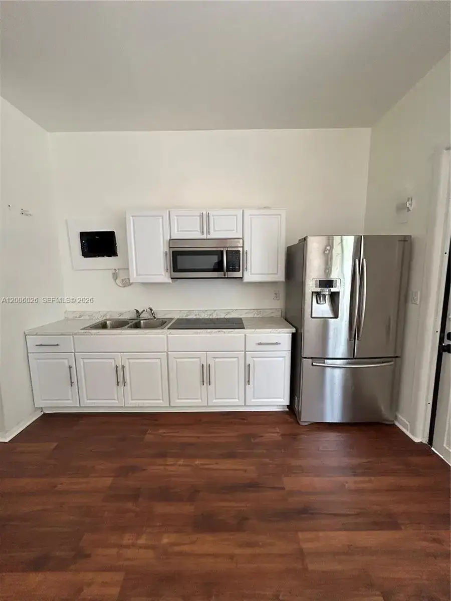 1 bedroom 1 bath Residential Lease for rent at 2516 Cleveland St # b, Hollywood FL 33020