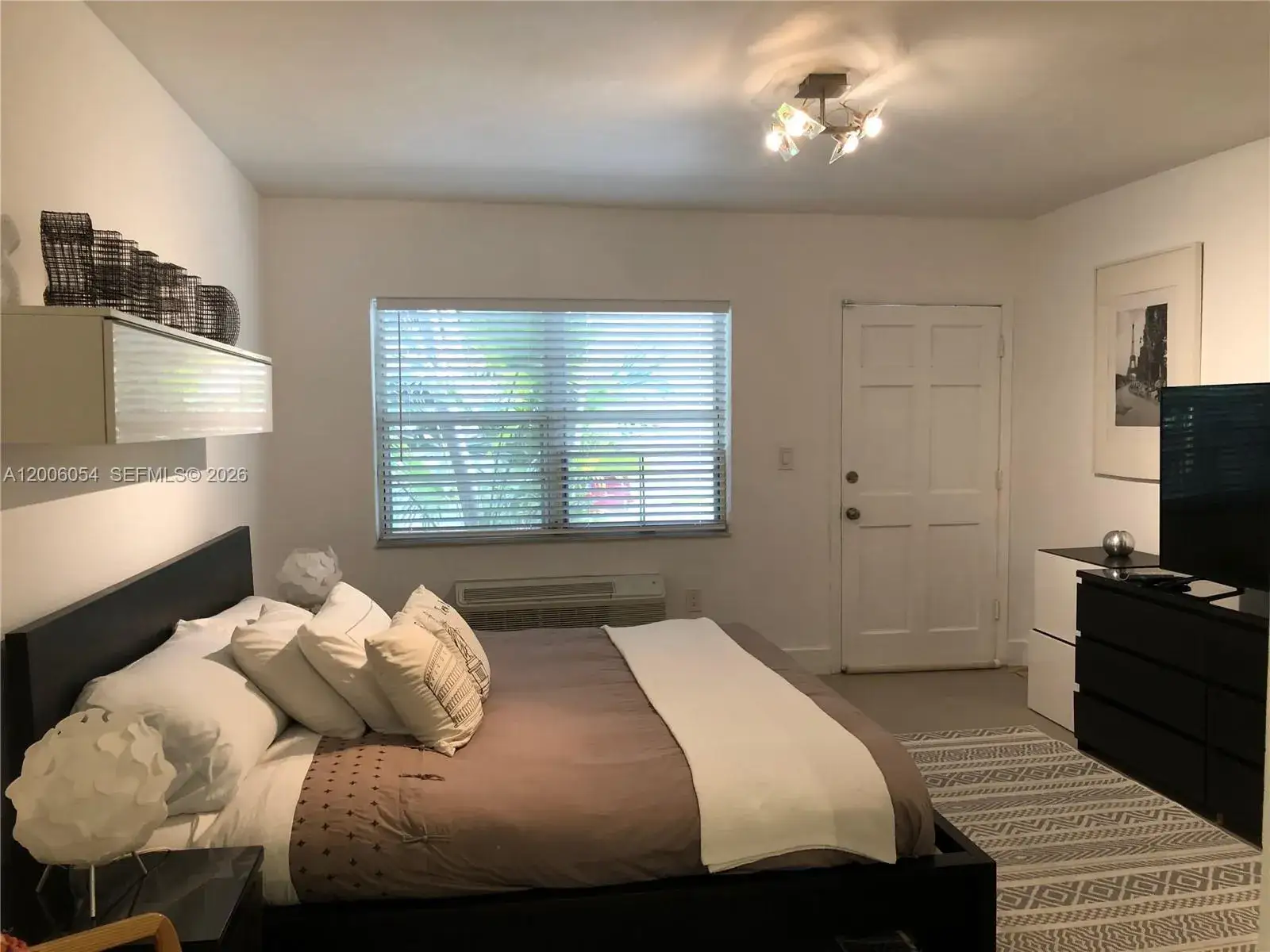 1 bedroom 1 bath Residential Lease for rent at 911 Meridian Ave # 105, Miami Beach FL 33139