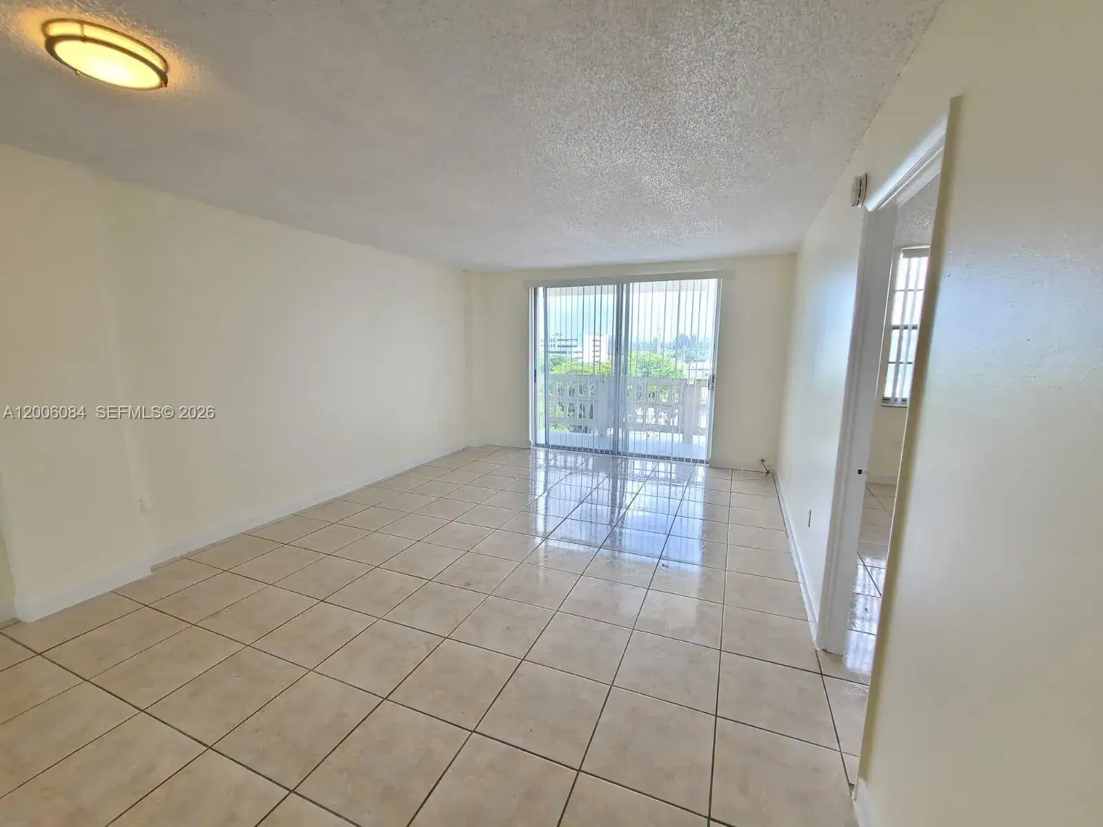 1 bedroom 1 bath Residential for sale at 15600 NW 7th Ave # 709, Miami FL 33169