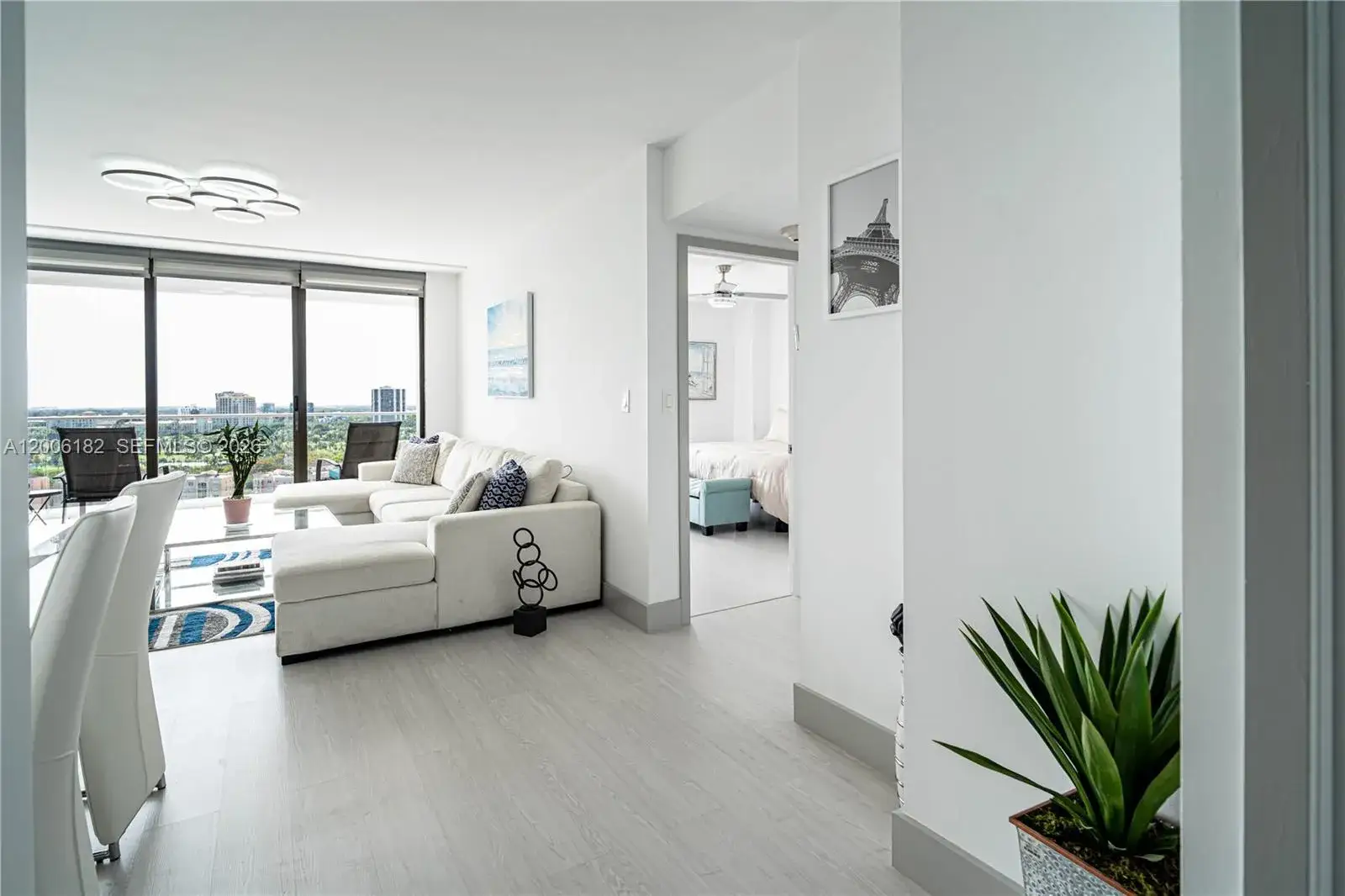 1 bedroom 2 bath Residential for sale at 19707 Turnberry Way # 18C, Aventura FL 33180