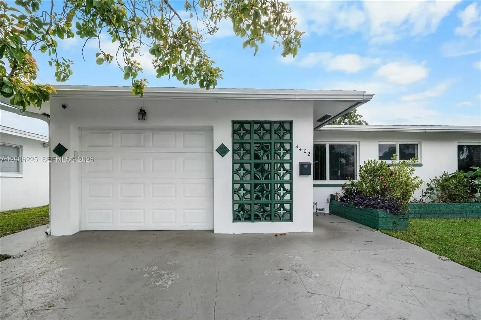 2 bedroom 2 bath Residential for sale at 4402 NW 44th Ave, Tamarac FL 33319