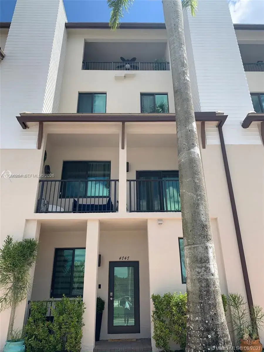 3 bedroom 3 bath Residential for sale at 4747 NW 85th Ave, Doral FL 33166