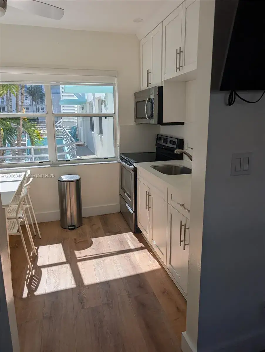 1 bedroom 1 bath Residential for sale at 326 Wilson St # 201, Hollywood FL 33019