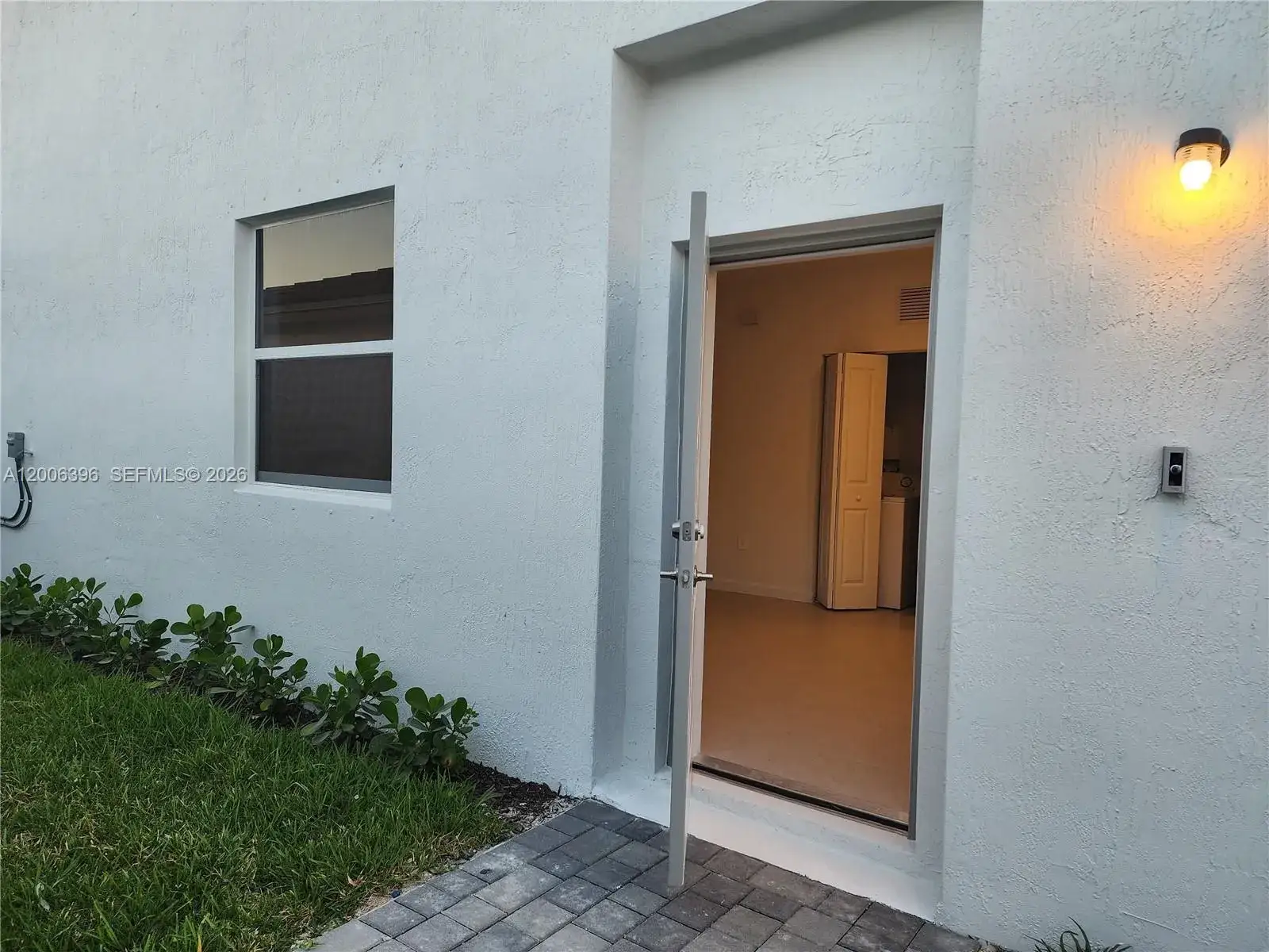 1 bedroom 1 bath Residential Lease for rent at 12729 SW 211th St # 1, Miami FL 33177