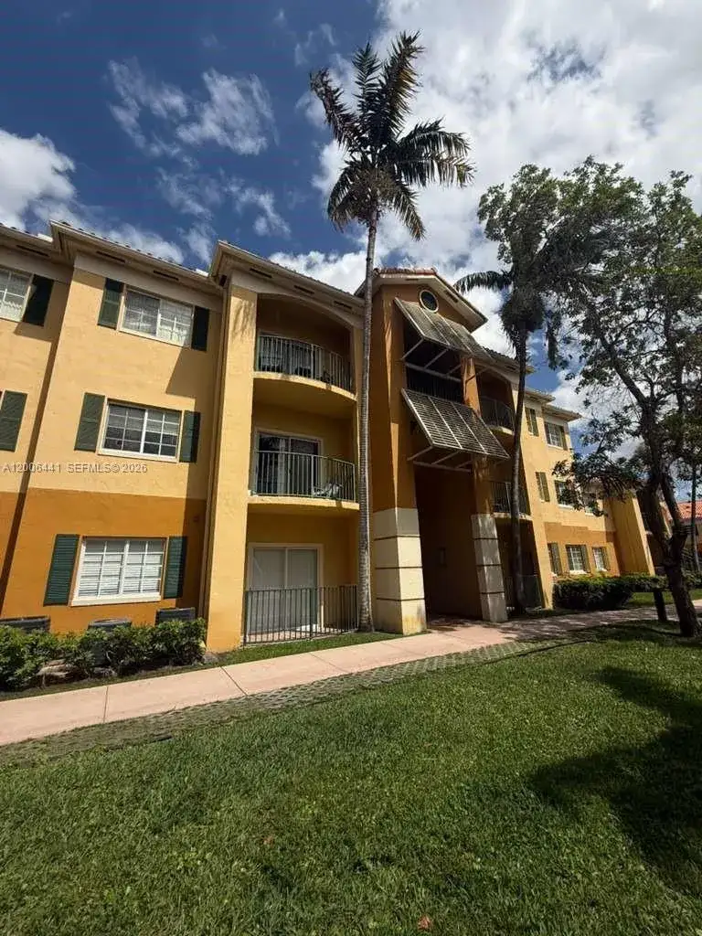 2 bedroom 2 bath Residential for sale at 7280 NW 114th Ave # 8, Doral FL 33178
