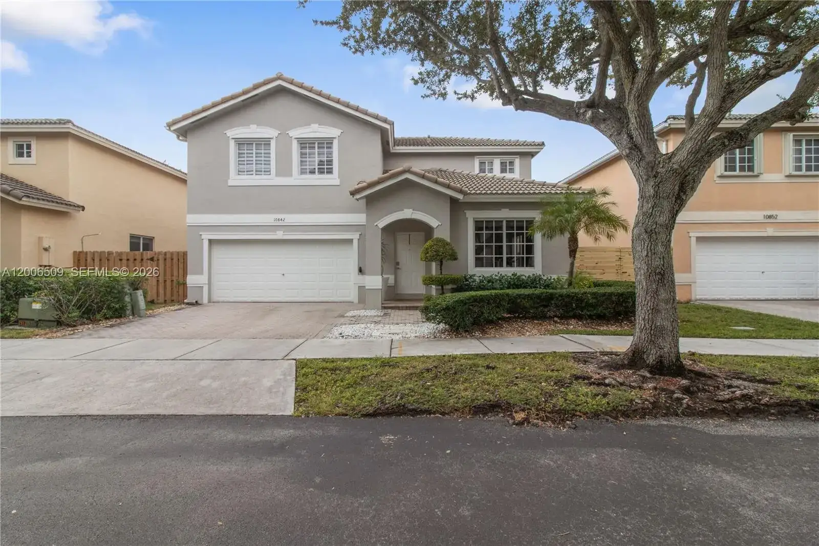 3 bedroom 2 bath Residential for sale at 10842 NW 53rd Ln, Doral FL 33178