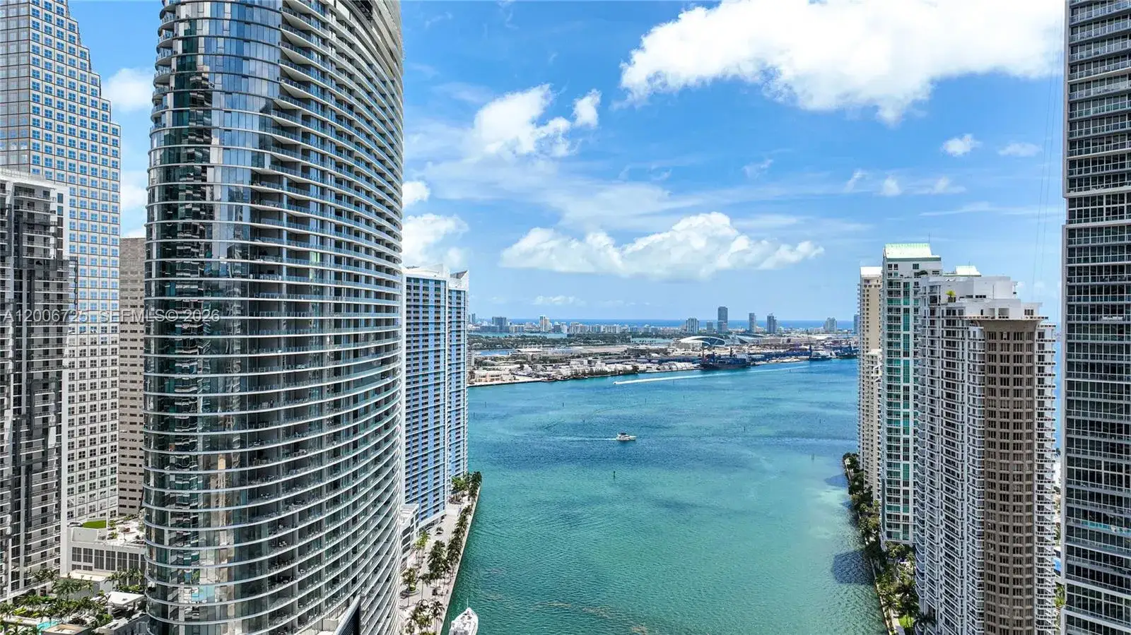 1 bedroom 1 bath Residential Lease for rent at 77 SE 5th St. # 1505, Miami FL 33131