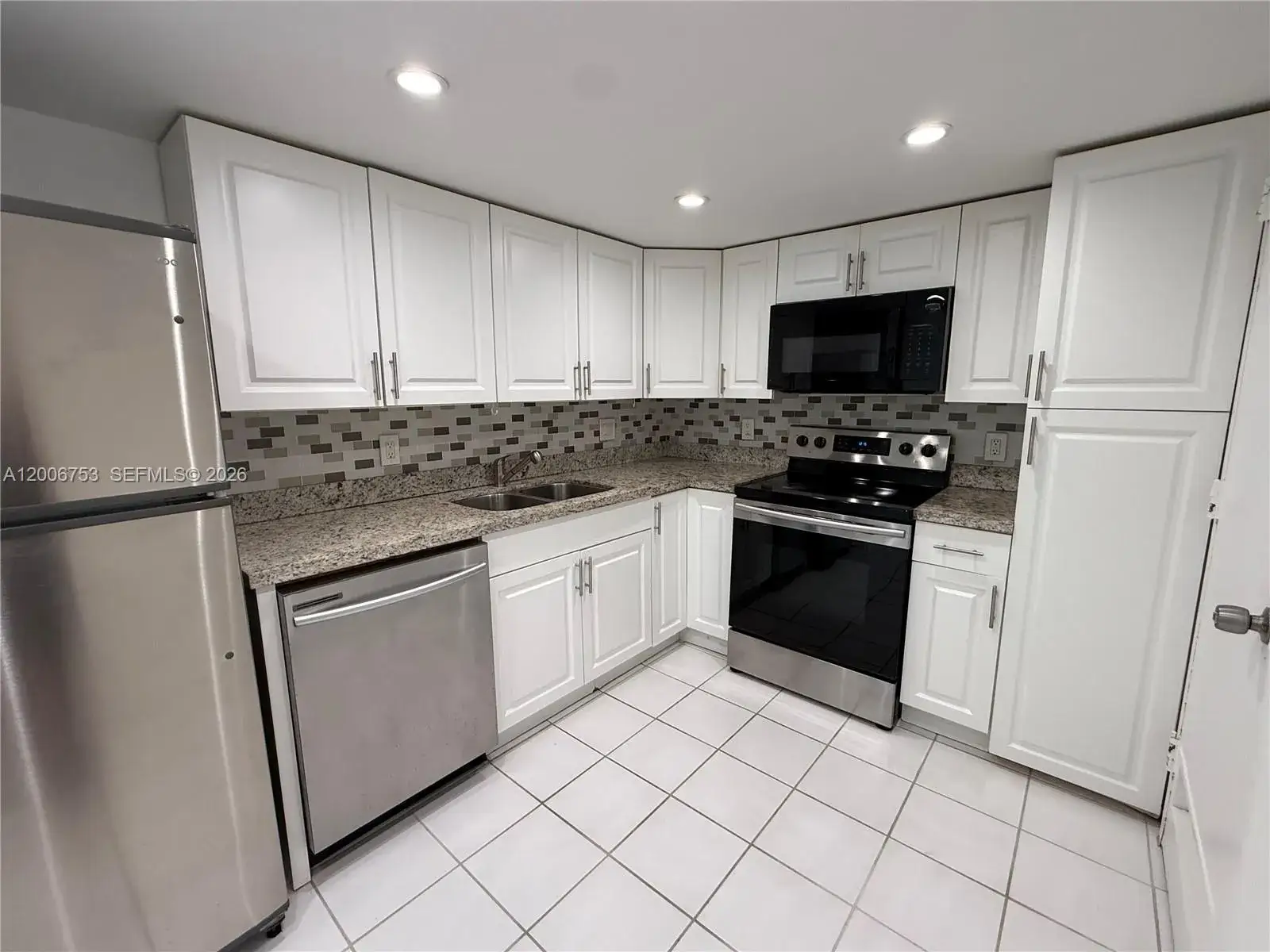 400 Kings Point Dr, Sunny Isles Beach FL 33160